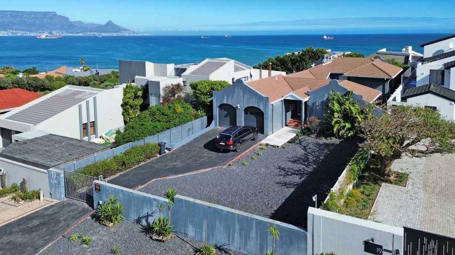 4 Bedroom Property for Sale in Bloubergstrand Western Cape